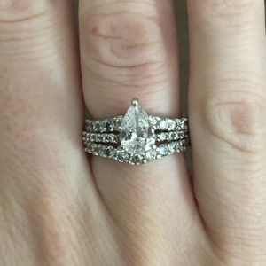 .9 ct center stone pear diamond engagement set!